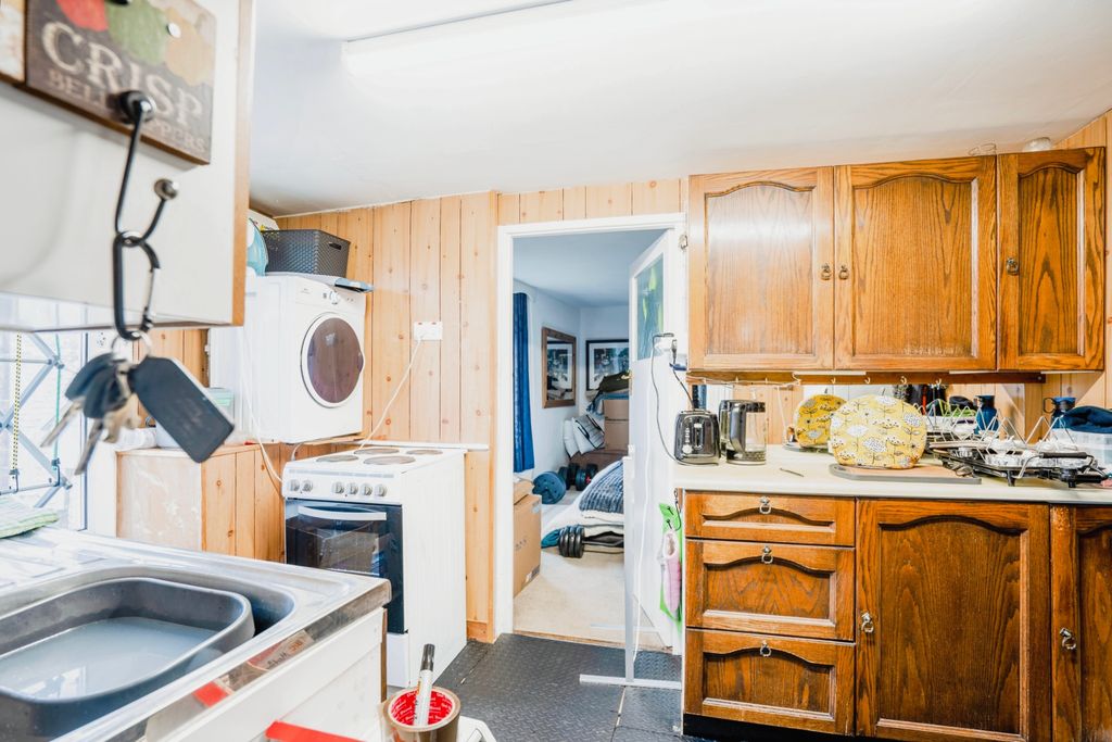 Property photo 3 of 24 Kitchen