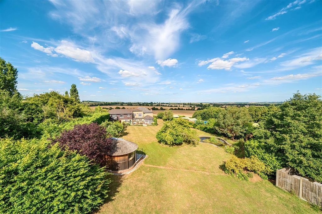 Property photo 2 of 32