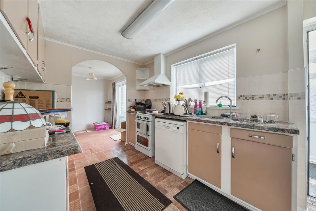 Property photo 2 of 16 Kitchen