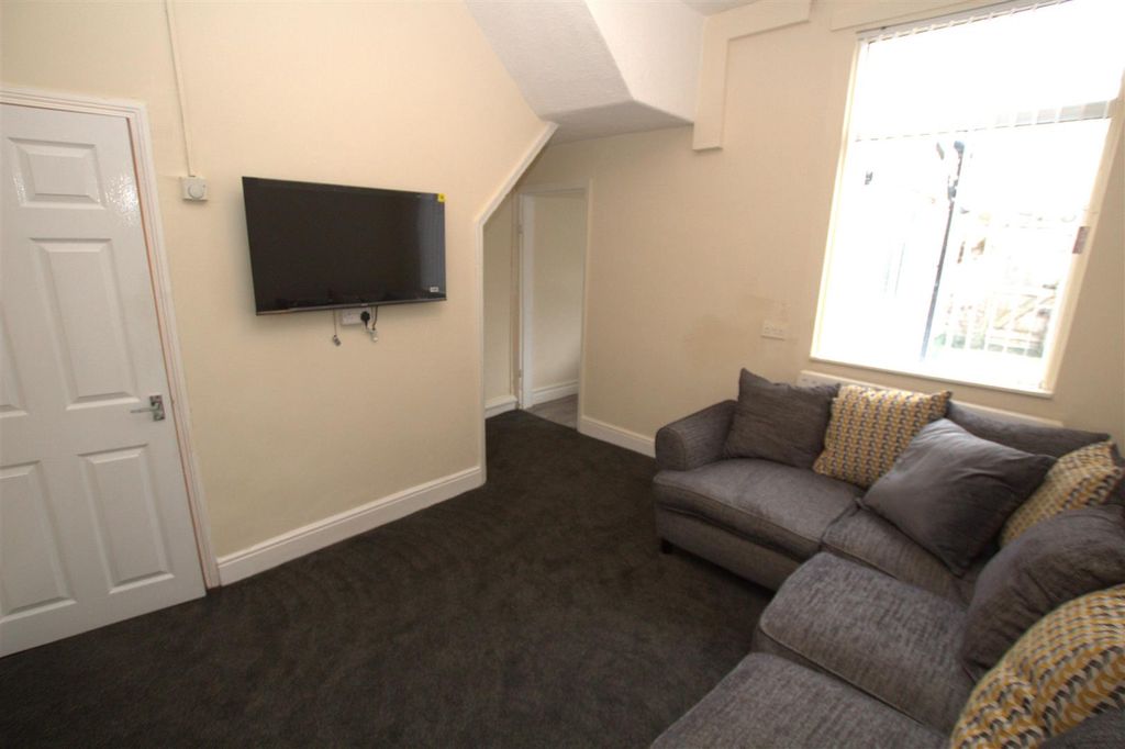 Property photo 1 of 9 Living Room .Jpg