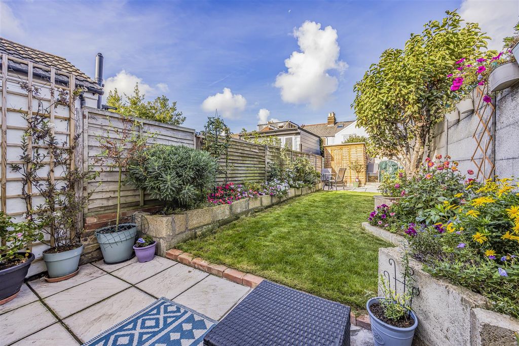 Property photo 1 of 24 62 Napier Road, Southsea-Porticomarketing-Soldby-2