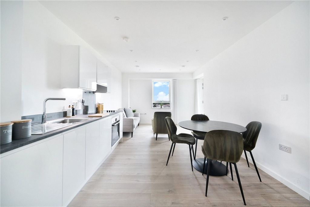 Property photo 1 of 17 Picture No. 21