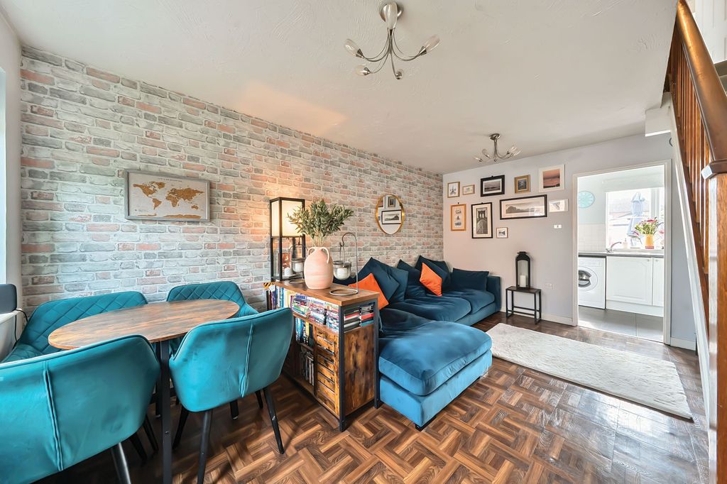 Property photo 2 of 20