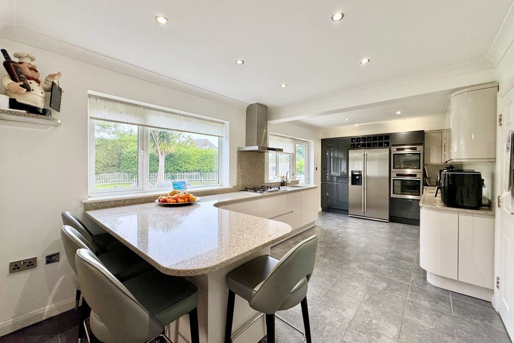 Property photo 2 of 26