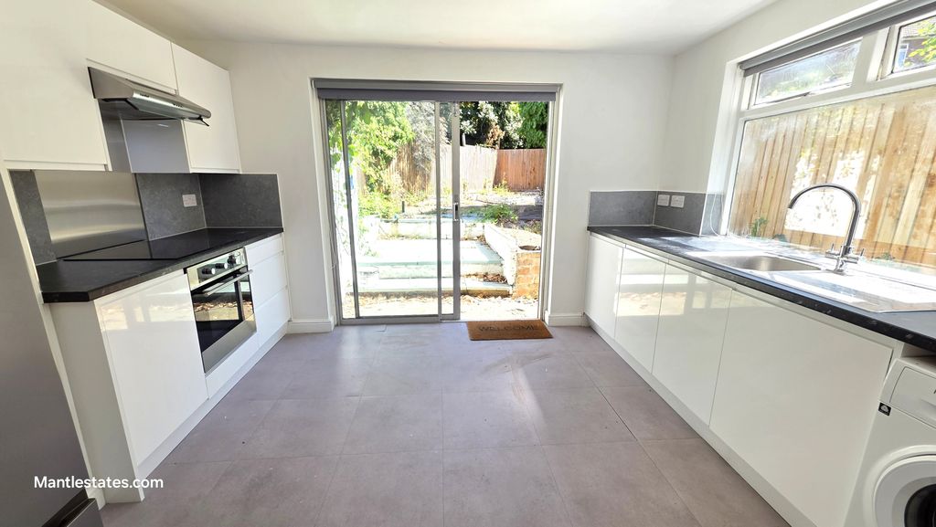 Property photo 3 of 19 Kitchen Area