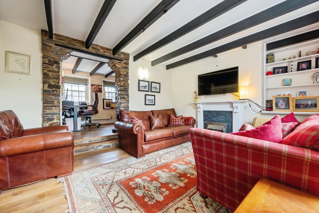 Property photo 2 of 17 Photo