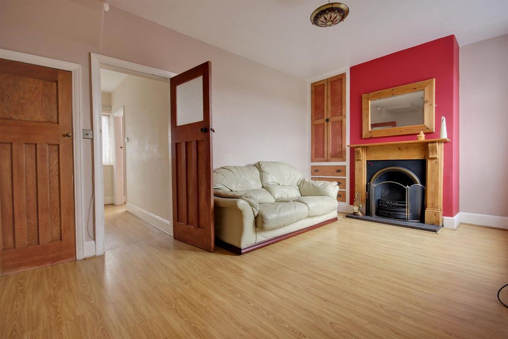 Property photo 3 of 12 Keswick Gardens (8).Jpg