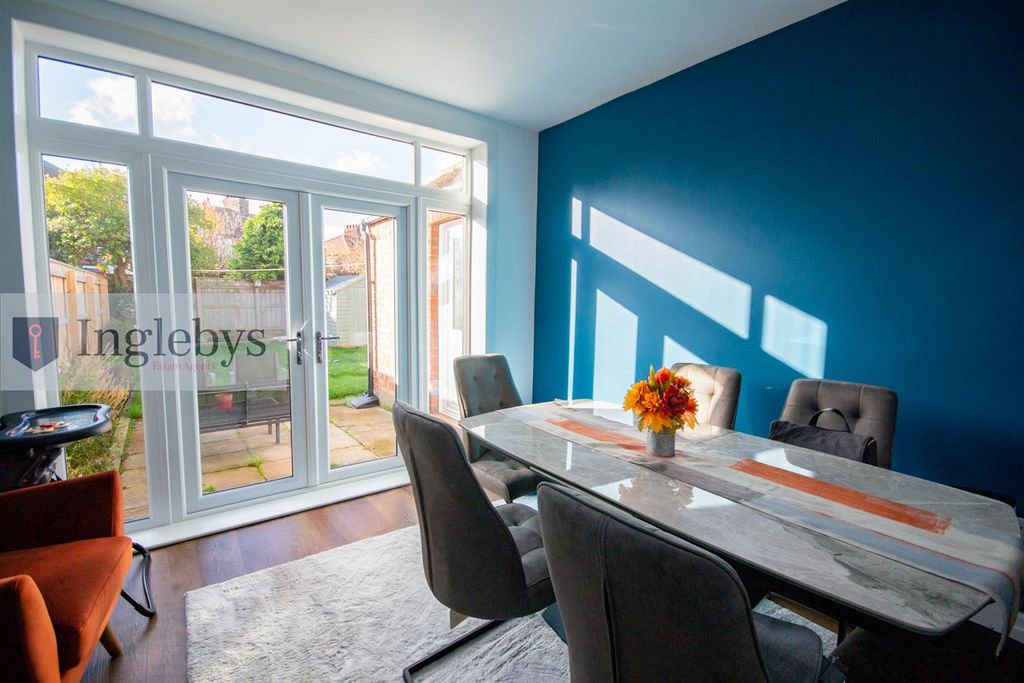 Property photo 3 of 23