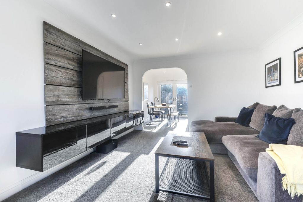 Property photo 3 of 15 Picture No. 18