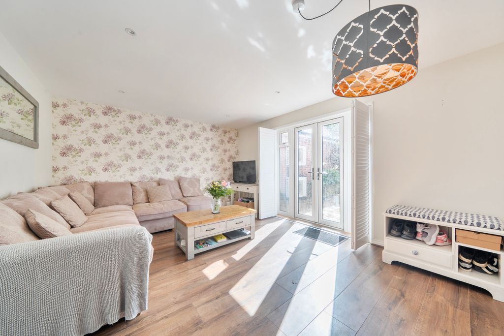 Property photo 2 of 19 1459903-7-6A04Bf7E3A5c2