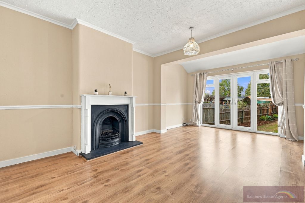 Property photo 2 of 32