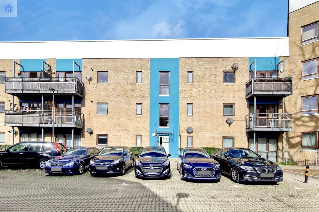 Property photo 2 of 12