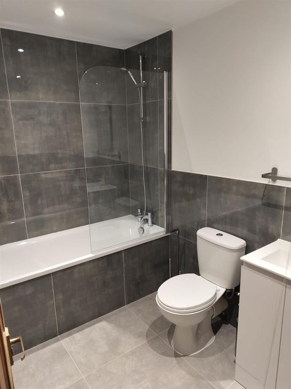 Property photo 2 of 9 Bathroom.Jpg