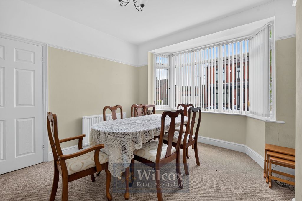 Property photo 2 of 28