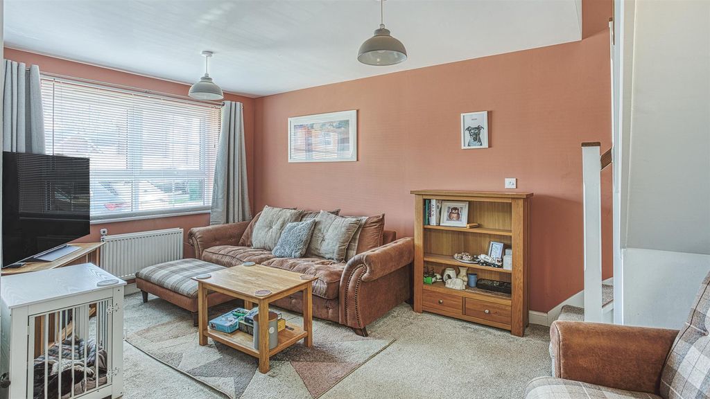 Property photo 3 of 11