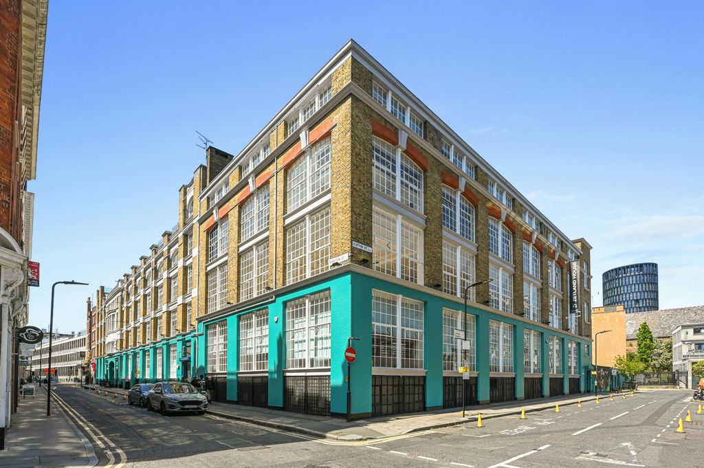 Property photo 2 of 34 Embc1Azetlandhouse30.Jpg