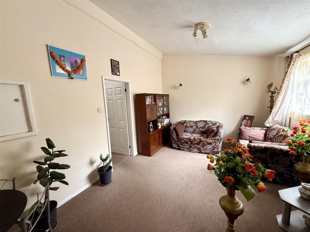 Property photo 2 of 10 Living/Dining Room