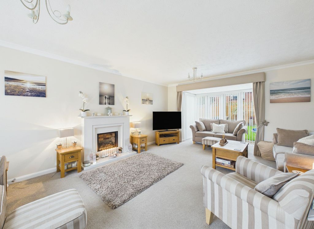 Property photo 2 of 21 Lounge