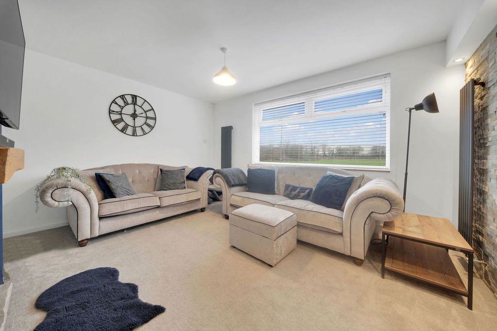 Property photo 2 of 30