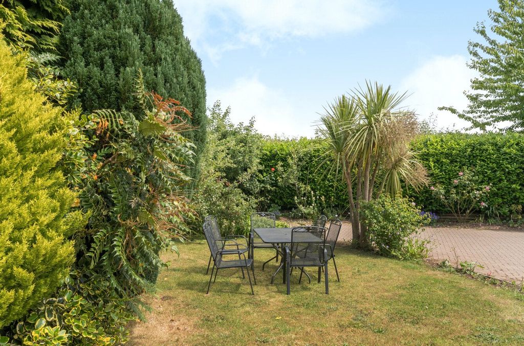 Property photo 2 of 15 Gardens