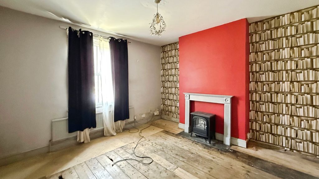 Property photo 3 of 11 Lounge