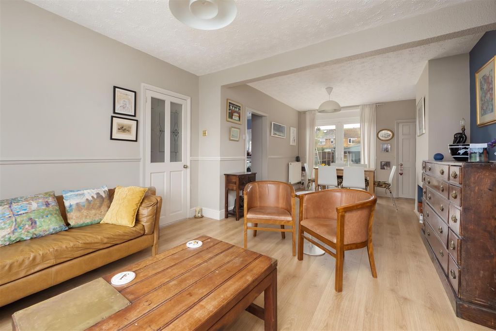 Property photo 2 of 16 Westmeads Road, Whitstable