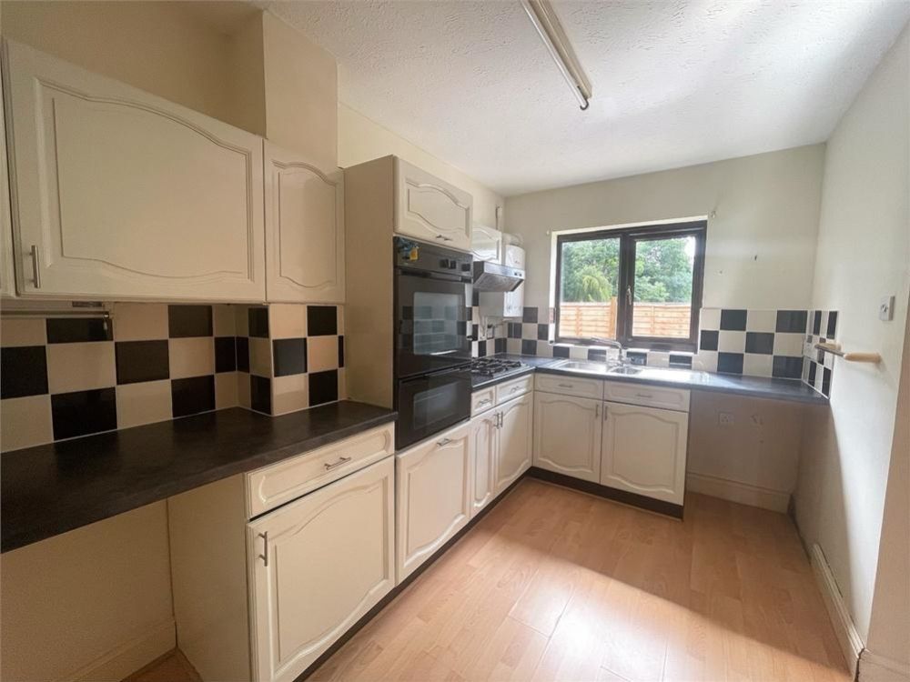 Property photo 3 of 14 Kitchen