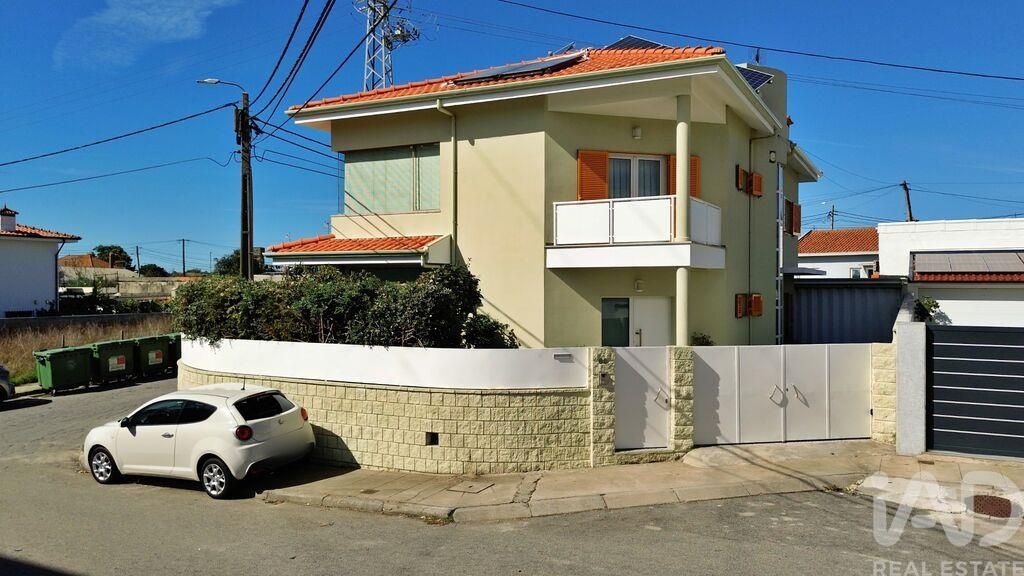 Property photo 1 of 40