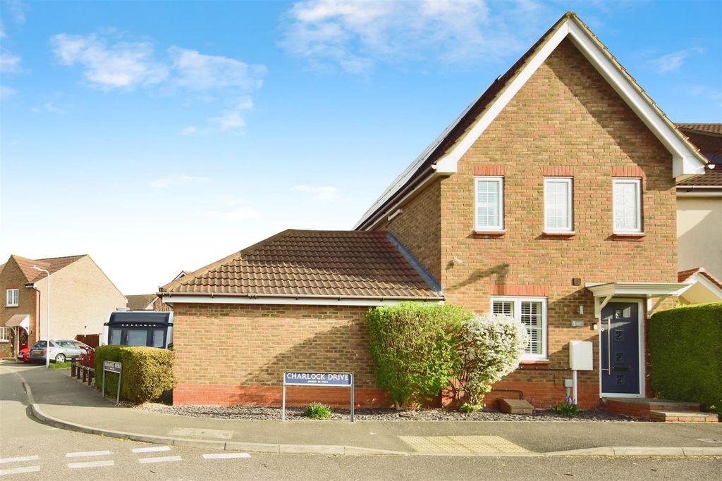 Property photo 1 of 17 External