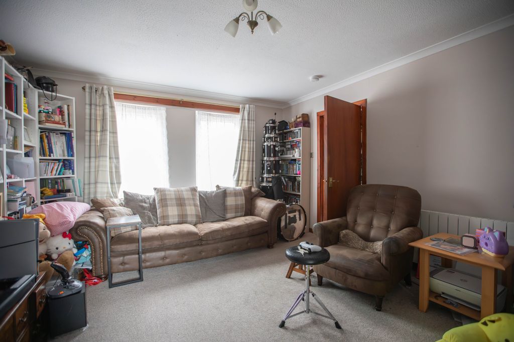 Property photo 3 of 27