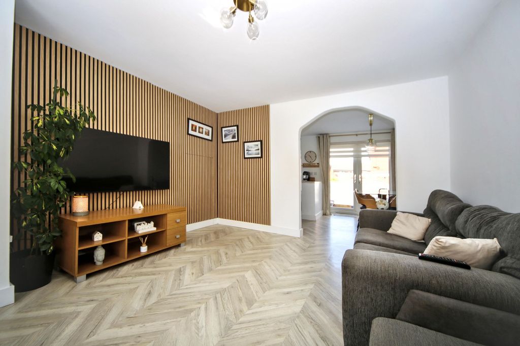 Property photo 2 of 19