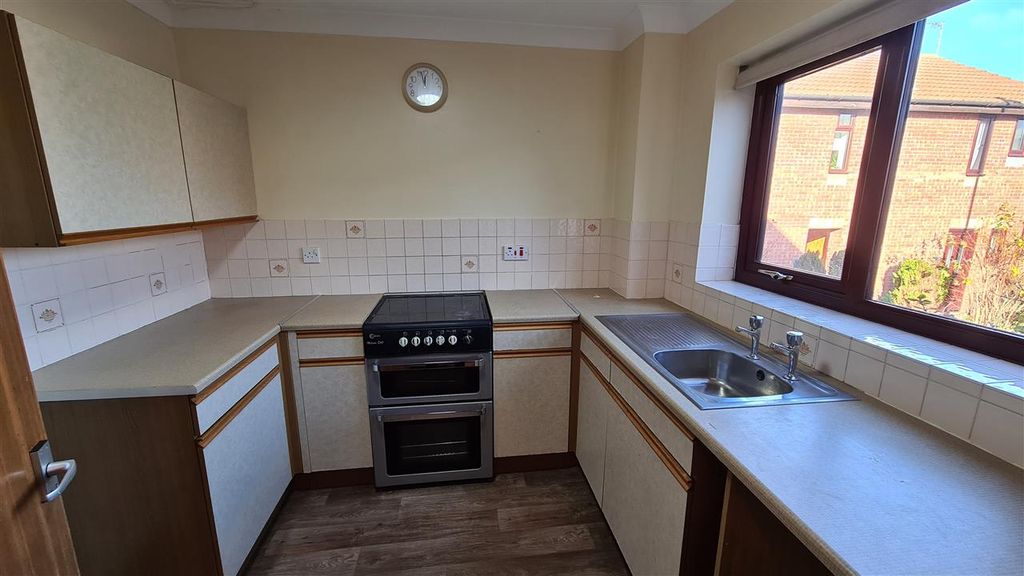 Property photo 2 of 8 Kitchen