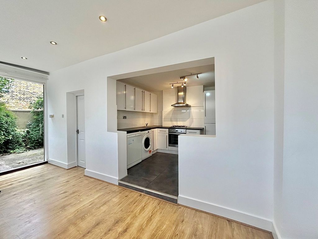 Property photo 2 of 7 6