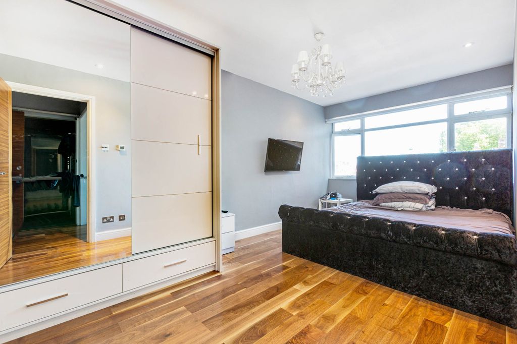 Property photo 2 of 9 9