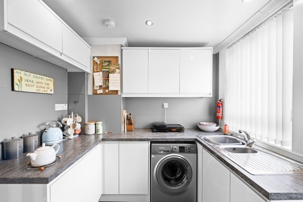 Property photo 3 of 25