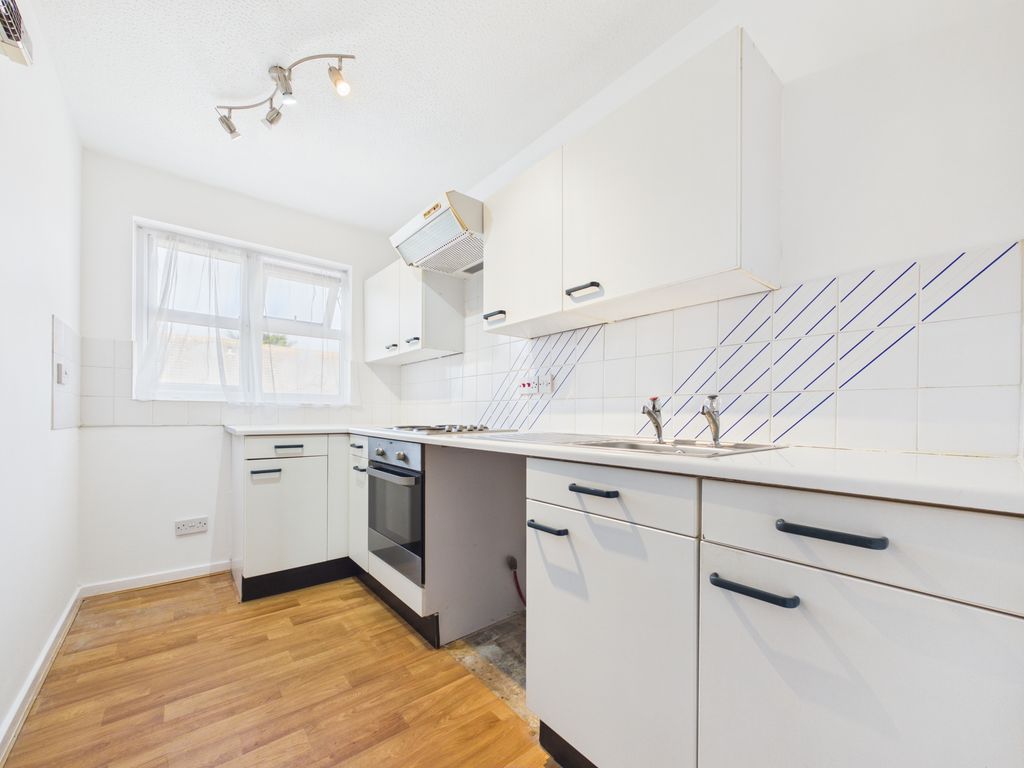 Property photo 3 of 5 Kitchen
