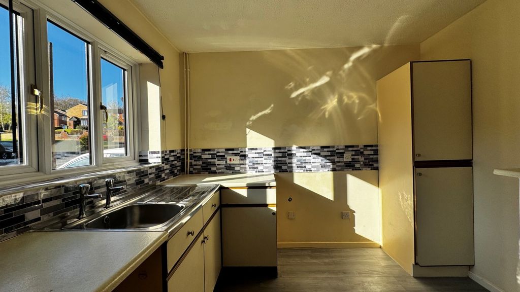 Property photo 2 of 8 Picture No. 14