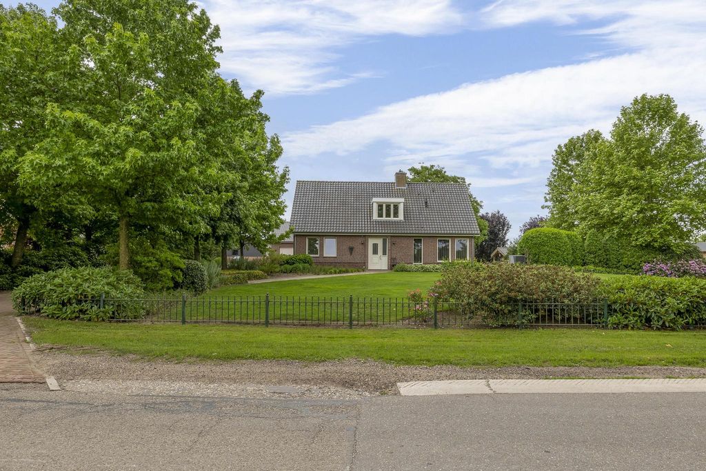 Property photo 2 of 67