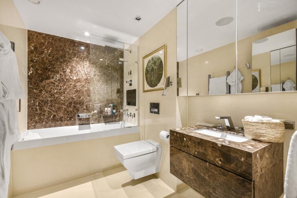 Property photo 3 of 10 Bathroom