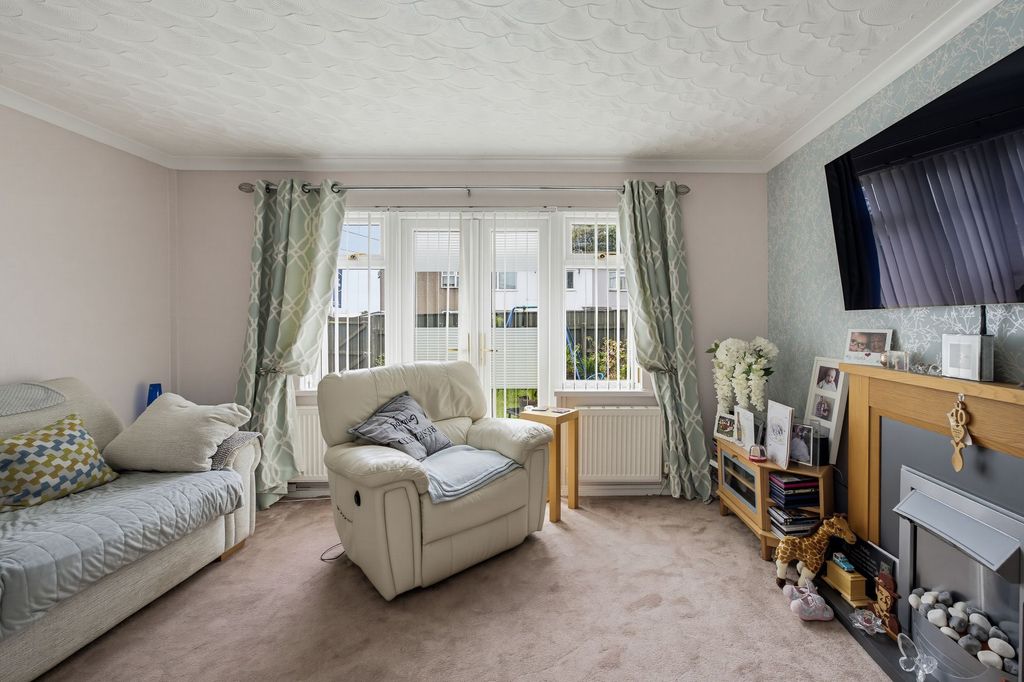 Property photo 3 of 49