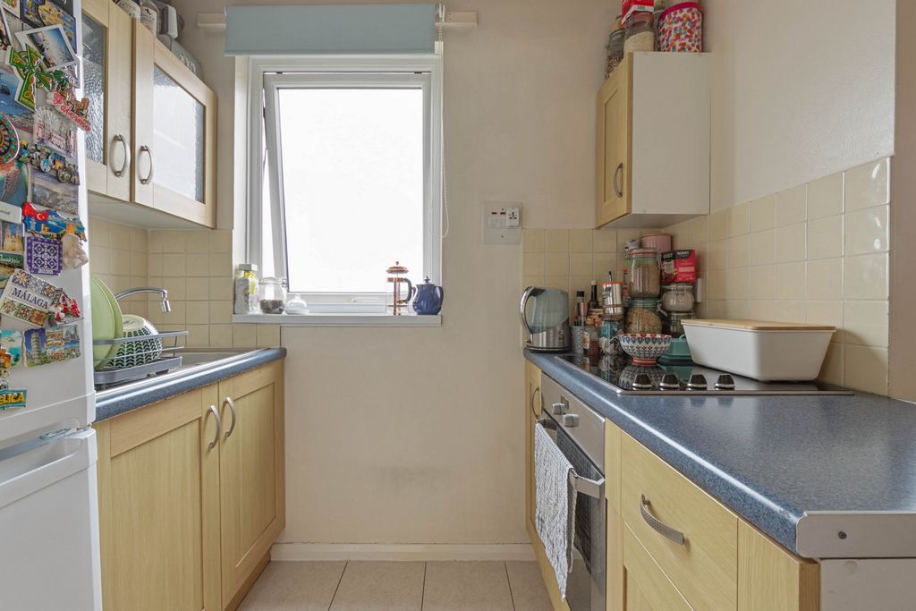 Property photo 3 of 11 Kitchen