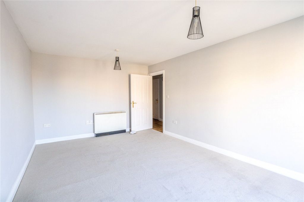 Property photo 2 of 13 Picture No. 11