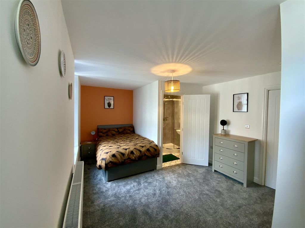 Property photo 1 of 8 Bedroom 2