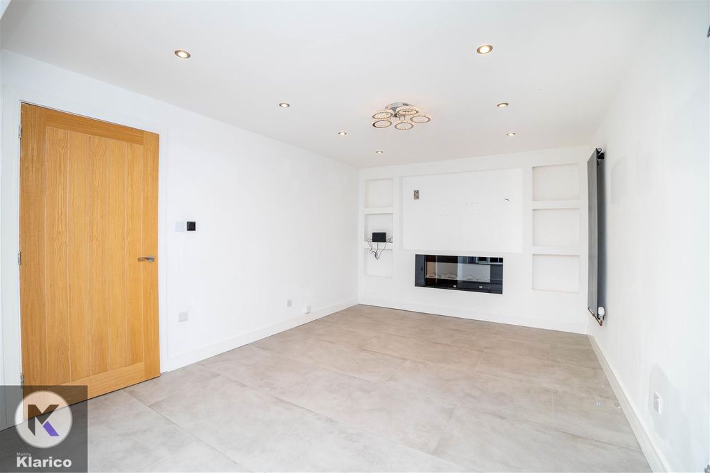 Property photo 3 of 18 Photo-2.Jpg