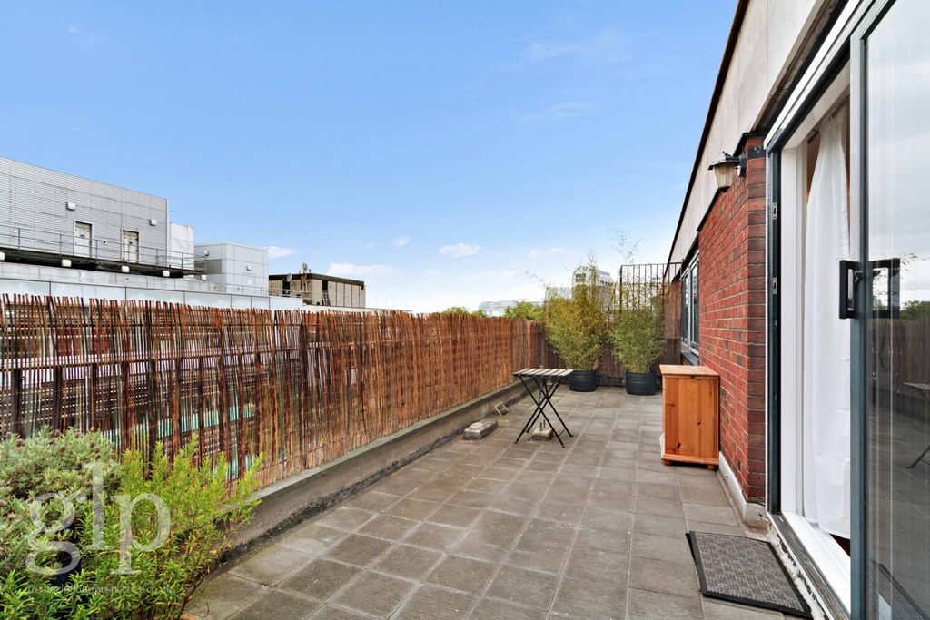 Property photo 1 of 9 2423041