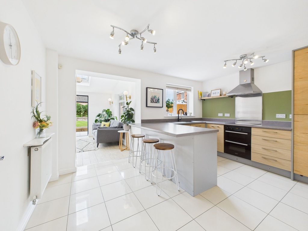Property photo 3 of 31 Breakfast Kitchen