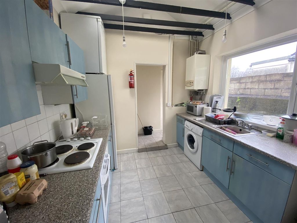 Property photo 3 of 10 Kitchen A