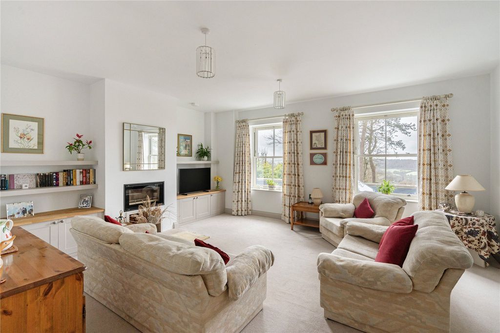 Property photo 2 of 16 Sitting Room