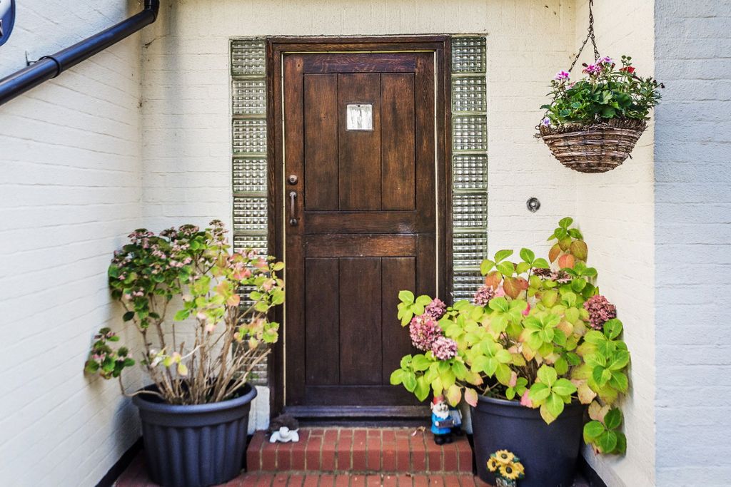 Property photo 2 of 27