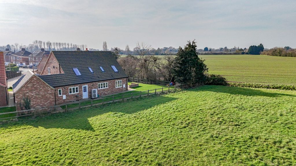 Property photo 2 of 27 3409355